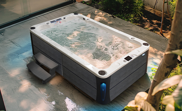 Deck Series Salto hot tubs for sale